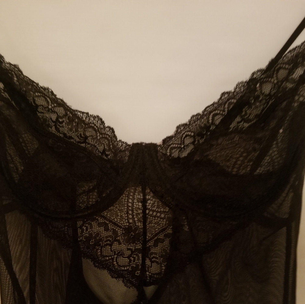 Lingerie - Picture 3 of 3